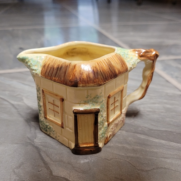 1940s Keele street pottery Creamer - Picture 9 of 9